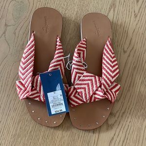 Universal thread red Louise sandal NWT 7.5